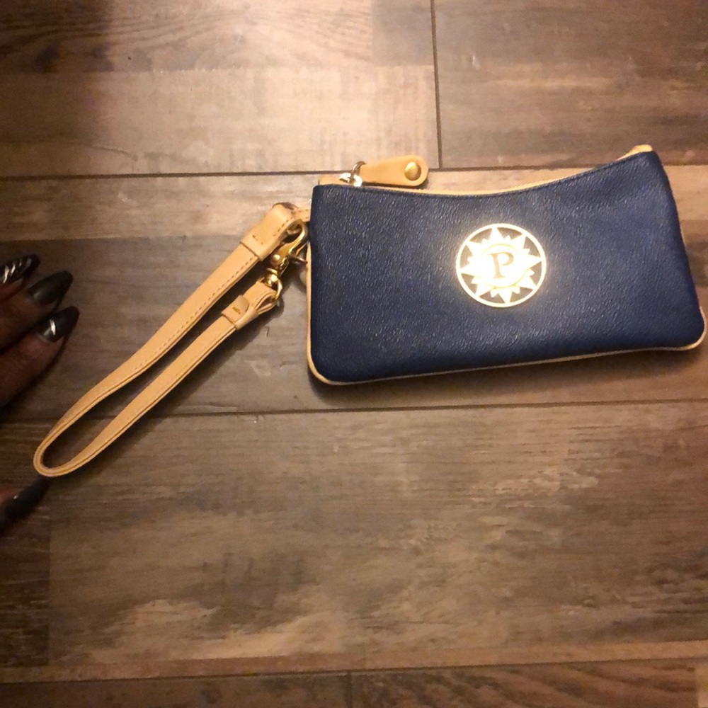 Parazul wristlet